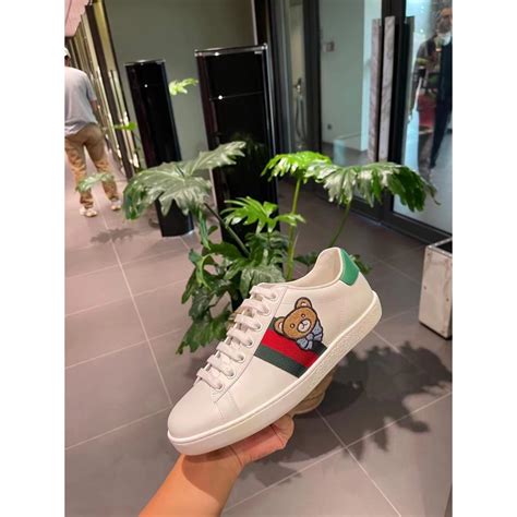 sneakers gucci แฟชั่น